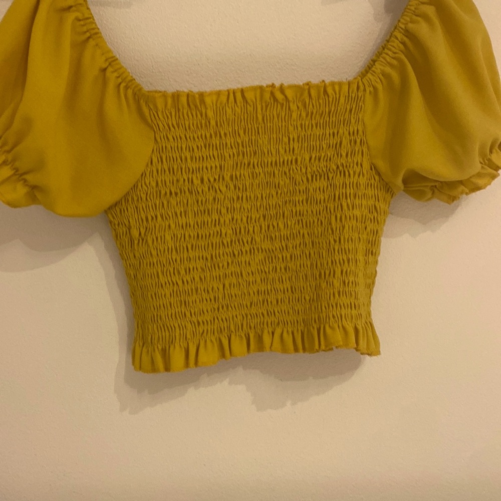 Yellow puff sleeve crop top